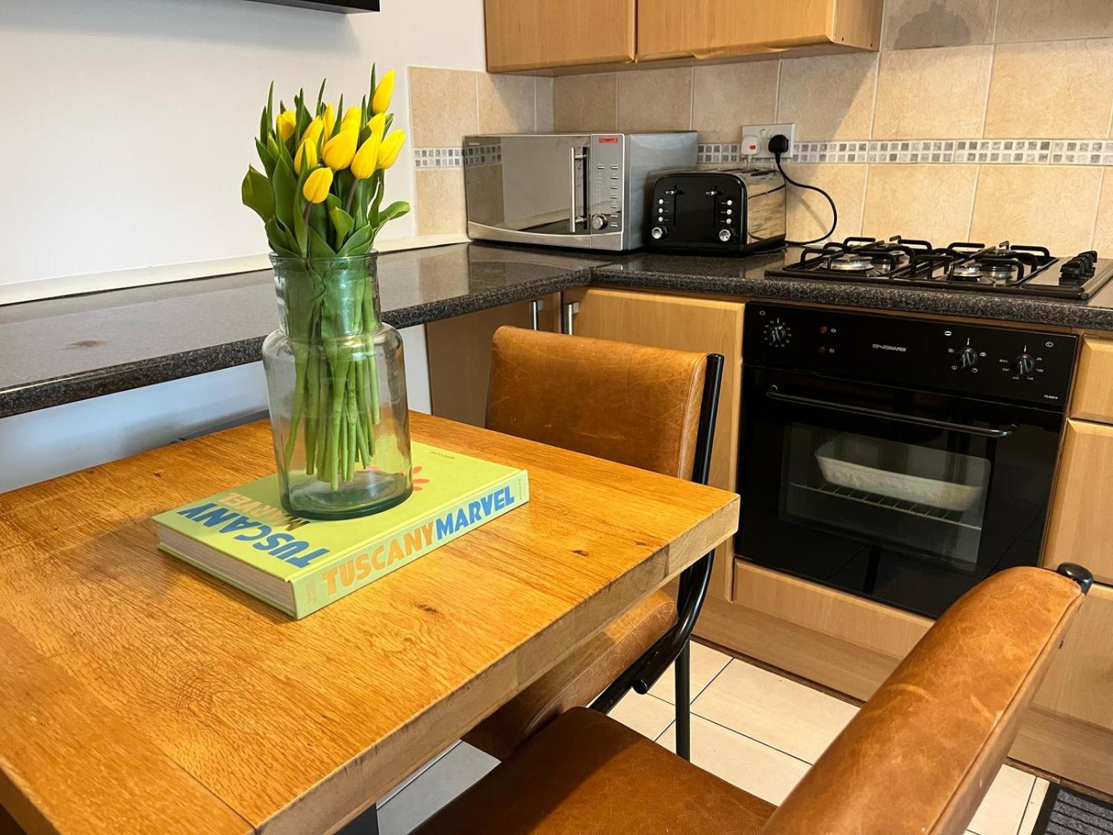 Charming 1-Bedroom Apartment Southfields, Londres Exterior foto